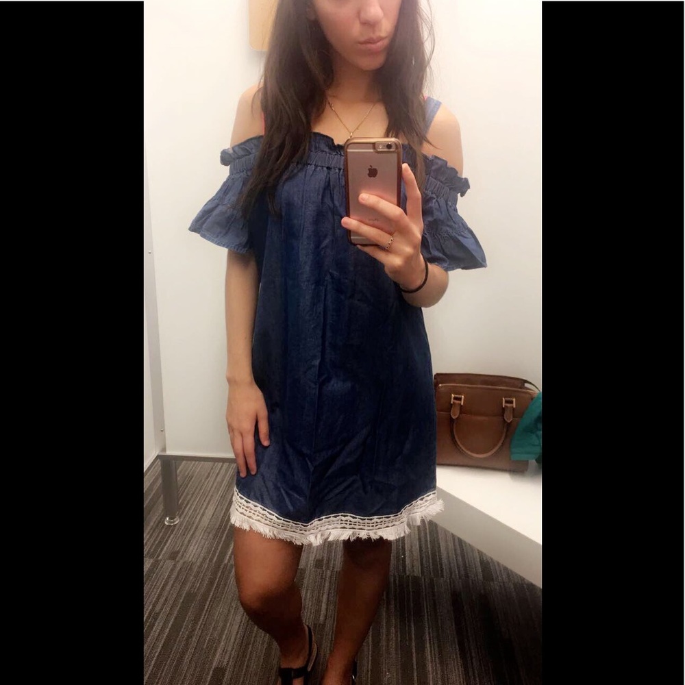 Beautiful off shoulder jean dress💙💙